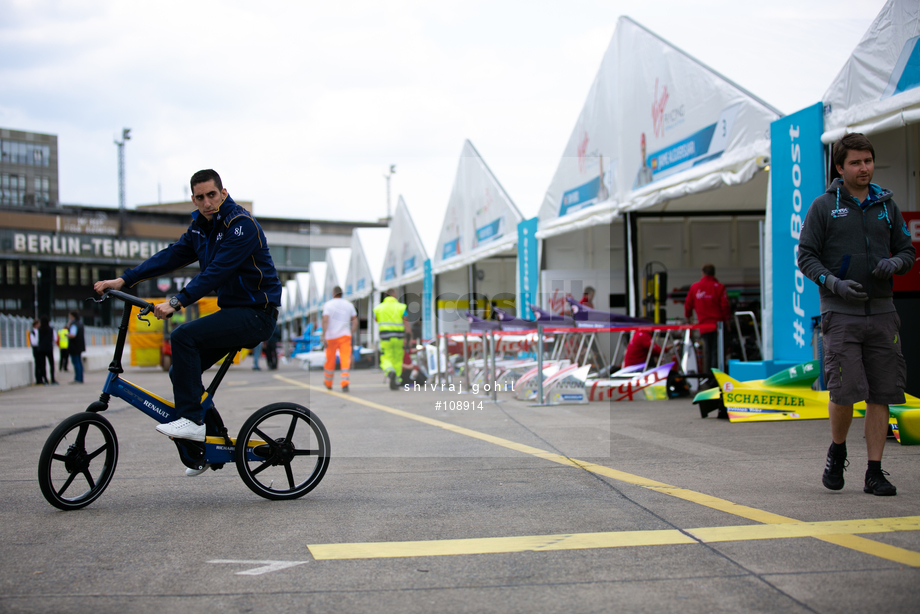 Spacesuit Collections Photo ID 108914, Shivraj Gohil, Berlin ePrix, Germany, 21/05/2015 13:36:18