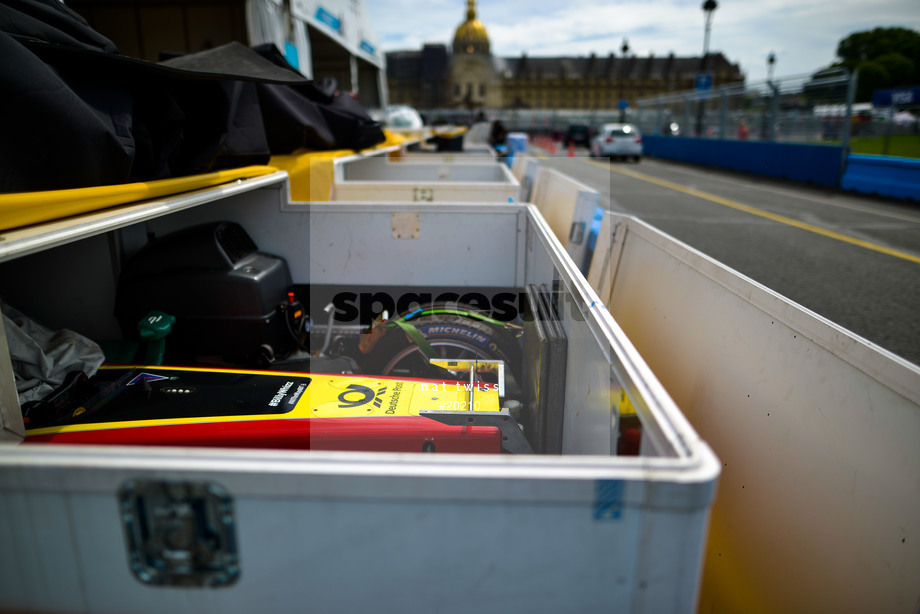 Spacesuit Collections Photo ID 20210, Nat Twiss, Paris ePrix, France, 17/05/2017 15:14:41