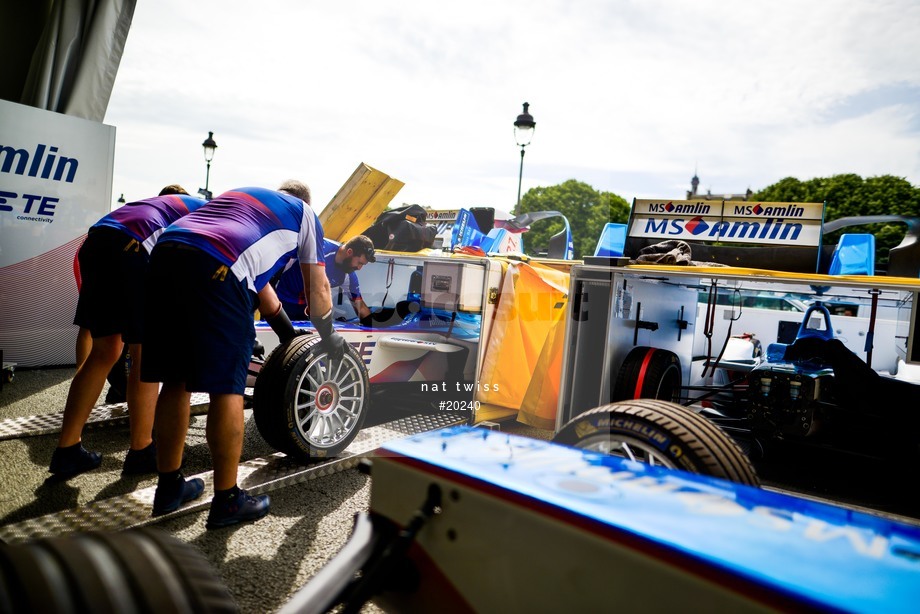 Spacesuit Collections Photo ID 20240, Nat Twiss, Paris ePrix, France, 17/05/2017 15:42:13