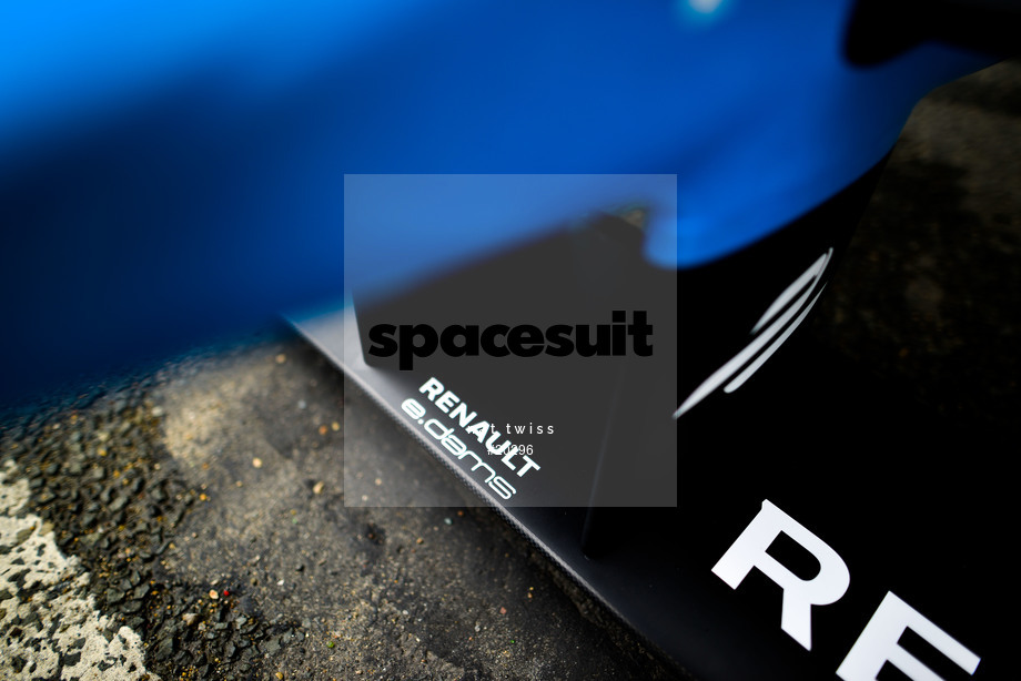 Spacesuit Collections Photo ID 20296, Nat Twiss, Paris ePrix, France, 18/05/2017 11:22:03