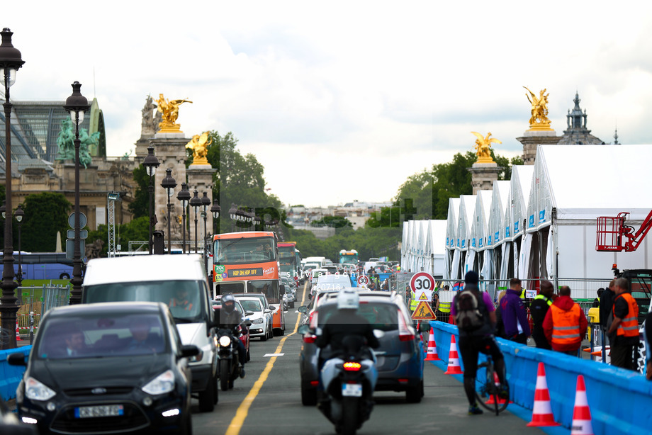 Spacesuit Collections Photo ID 20716, Shivraj Gohil, Paris ePrix, France, 18/05/2017 13:33:42