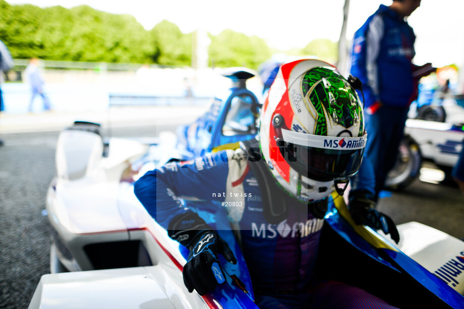 Spacesuit Collections Photo ID 20803, Nat Twiss, Paris ePrix, France, 19/05/2017 11:07:37