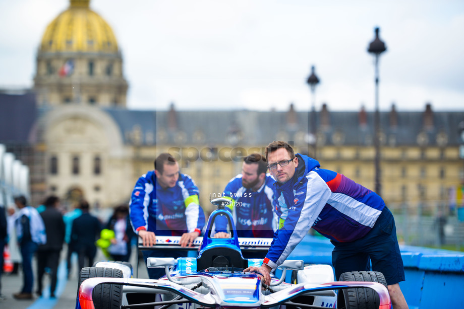 Spacesuit Collections Photo ID 21020, Nat Twiss, Paris ePrix, France, 19/05/2017 09:56:13