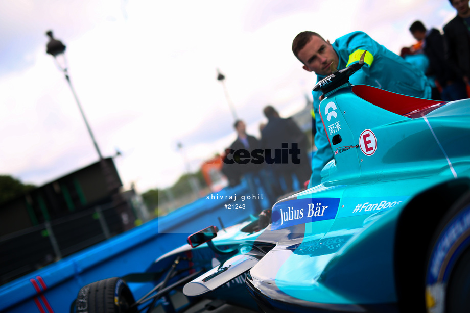 Spacesuit Collections Photo ID 21243, Shivraj Gohil, Paris ePrix, France, 19/05/2017 10:50:44