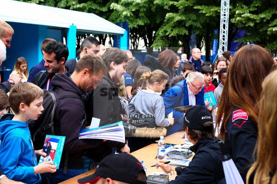 Spacesuit Collections Photo ID 21331, Shivraj Gohil, Paris ePrix, France, 19/05/2017 13:34:21