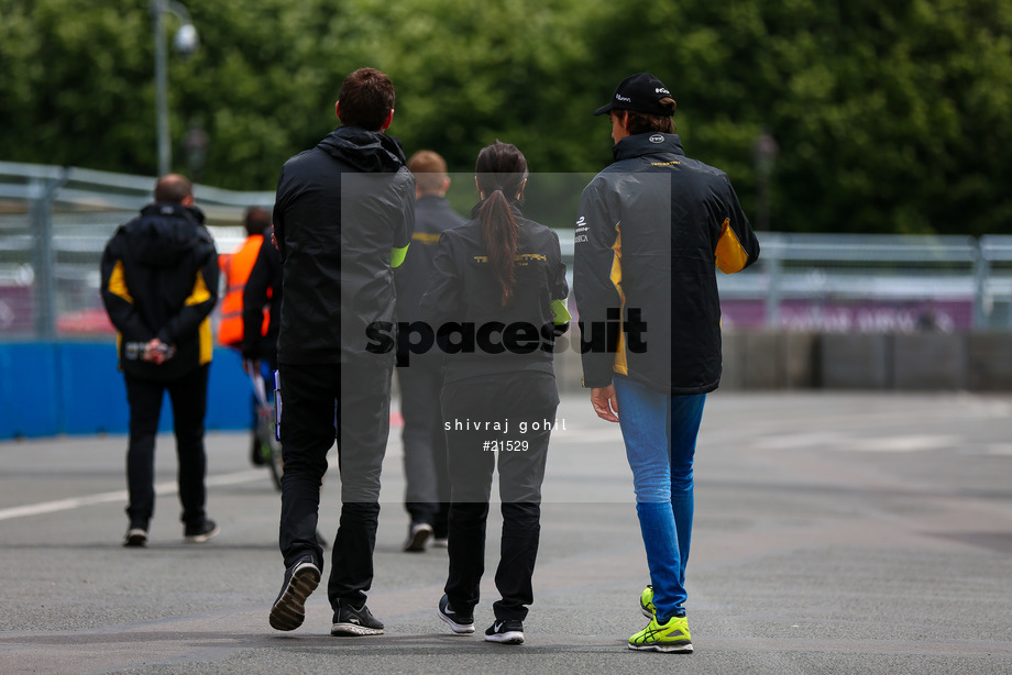 Spacesuit Collections Photo ID 21529, Shivraj Gohil, Paris ePrix, France, 19/05/2017 12:28:02