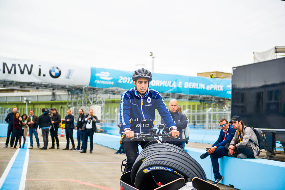 Spacesuit Collections Photo ID 25132, Nat Twiss, Berlin ePrix, Germany, 08/06/2017 14:16:39