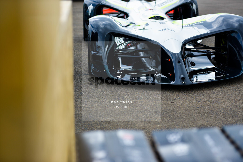 Spacesuit Collections Photo ID 25210, Nat Twiss, Berlin ePrix, Germany, 08/06/2017 17:13:21