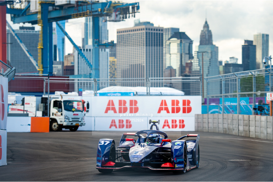 Spacesuit Collections Photo ID 252924, Peter Minnig, New York City ePrix, United States, 09/07/2021 17:39:16