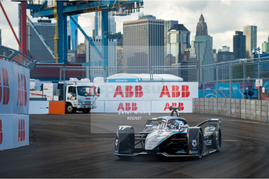 Spacesuit Collections Photo ID 252927, Peter Minnig, New York City ePrix, United States, 09/07/2021 17:40:02