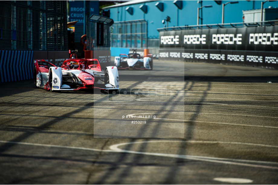 Spacesuit Collections Photo ID 253219, Peter Minnig, New York City ePrix, United States, 10/07/2021 08:15:07