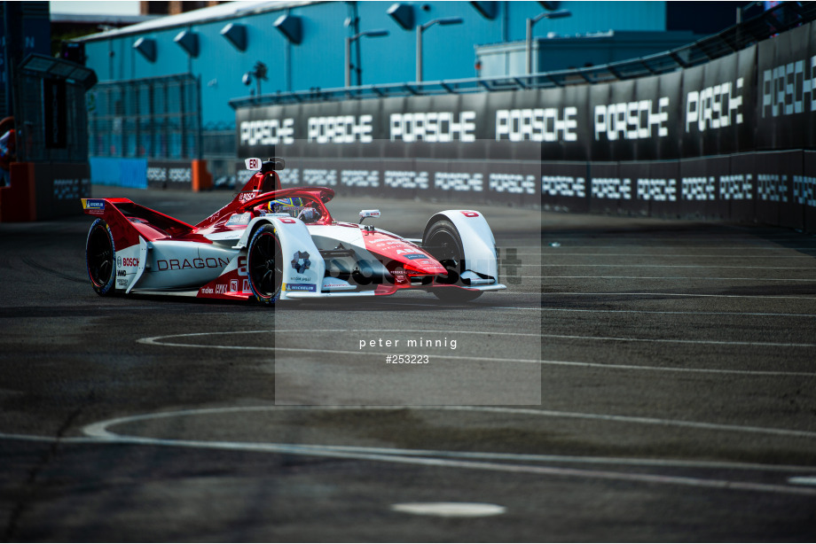 Spacesuit Collections Photo ID 253223, Peter Minnig, New York City ePrix, United States, 10/07/2021 08:15:19