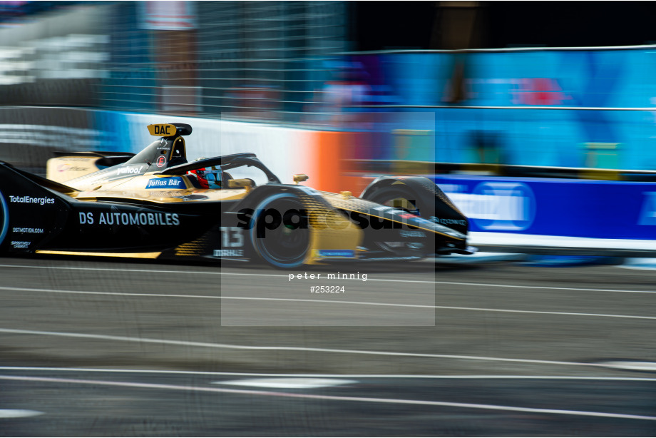 Spacesuit Collections Photo ID 253224, Peter Minnig, New York City ePrix, United States, 10/07/2021 08:16:06