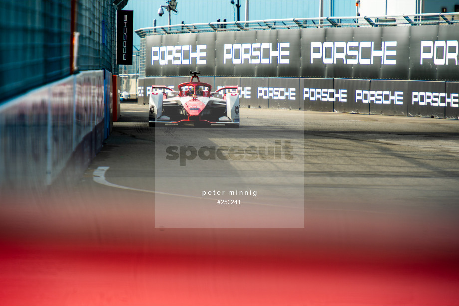 Spacesuit Collections Photo ID 253241, Peter Minnig, New York City ePrix, United States, 10/07/2021 08:23:08