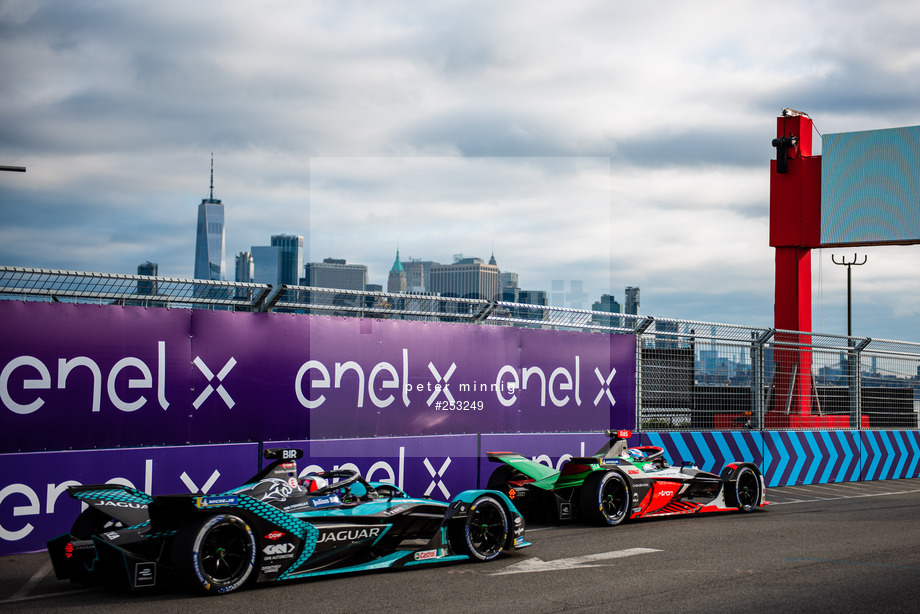 Spacesuit Collections Photo ID 253249, Peter Minnig, New York City ePrix, United States, 10/07/2021 08:03:24