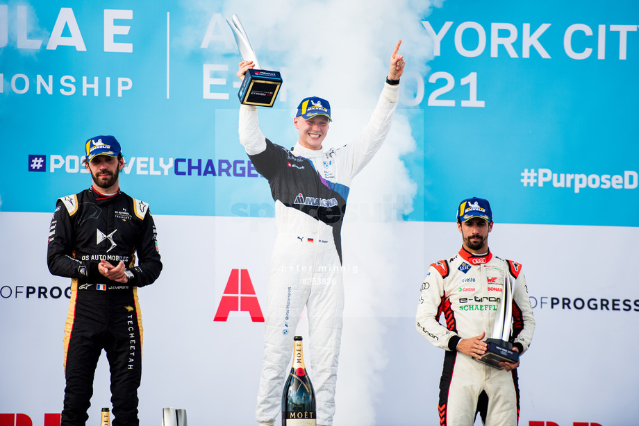 Spacesuit Collections Photo ID 253836, Peter Minnig, New York City ePrix, United States, 10/07/2021 17:46:13