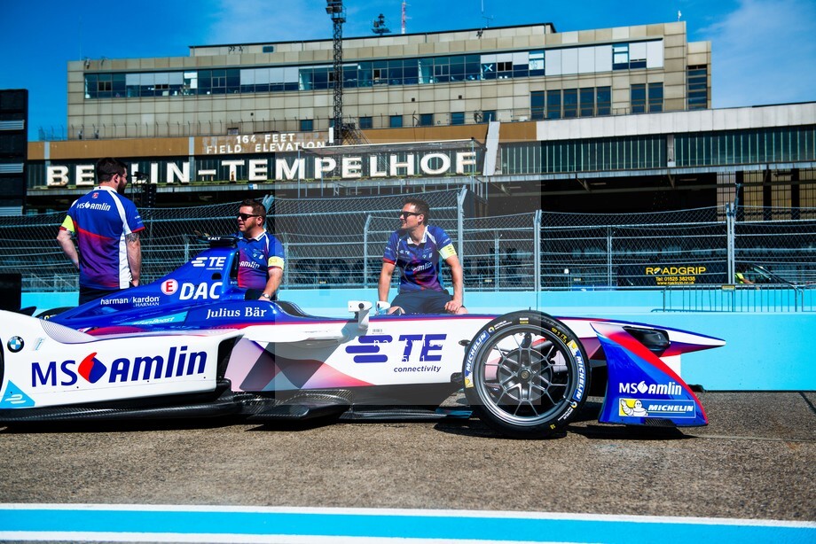 Spacesuit Collections Photo ID 25501, Nat Twiss, Berlin ePrix, Germany, 09/06/2017 09:37:58