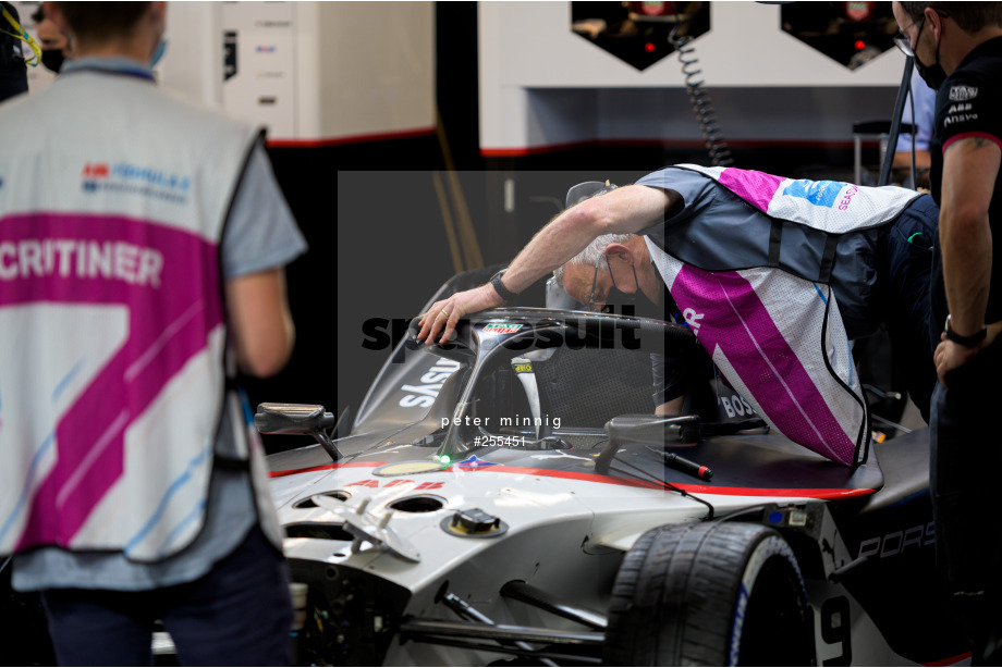 Spacesuit Collections Photo ID 255451, Peter Minnig, London ePrix, UK, 22/07/2021 15:32:33