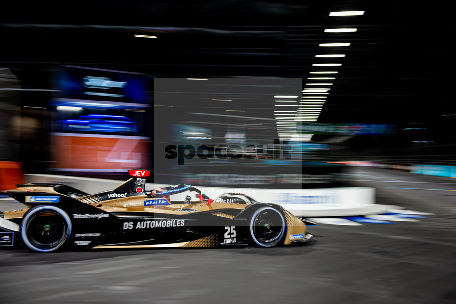 Spacesuit Collections Photo ID 256011, Peter Minnig, London ePrix, UK, 23/07/2021 11:25:13