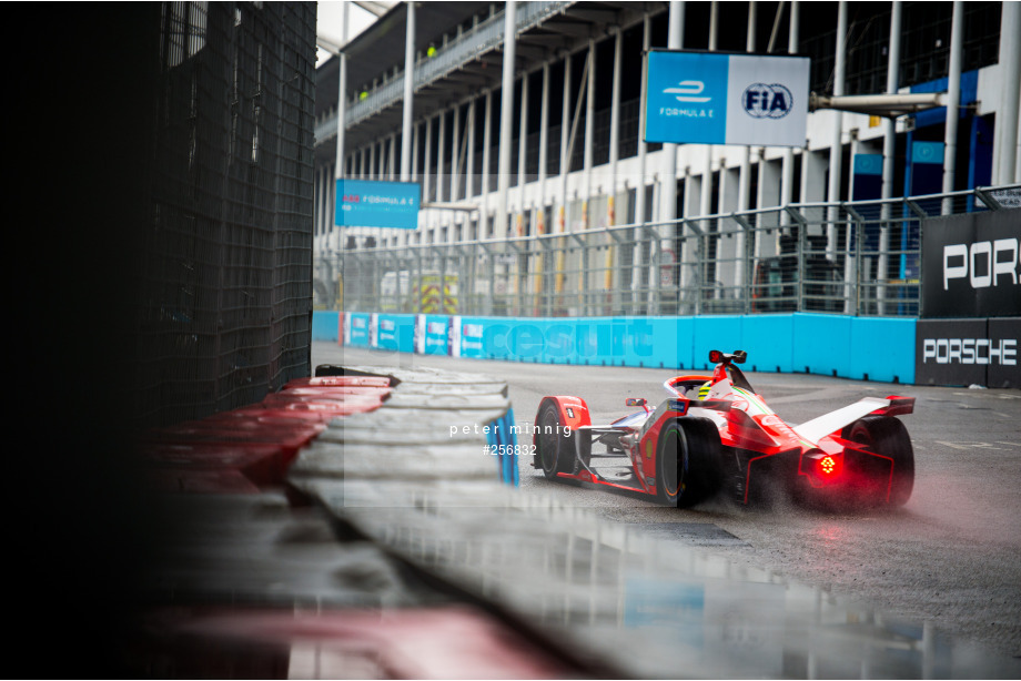 Spacesuit Collections Photo ID 256832, Peter Minnig, London ePrix, UK, 24/07/2021 09:18:42