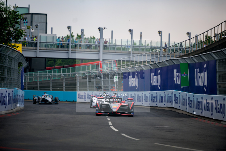 Spacesuit Collections Photo ID 257131, Peter Minnig, London ePrix, UK, 24/07/2021 15:16:57