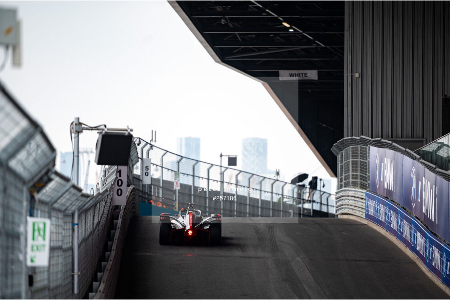 Spacesuit Collections Photo ID 257186, Peter Minnig, London ePrix, UK, 24/07/2021 15:39:51