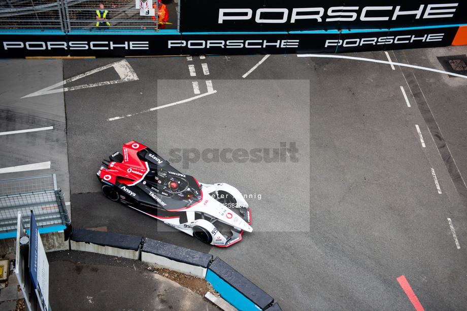 Spacesuit Collections Photo ID 258367, Peter Minnig, London ePrix, UK, 25/07/2021 08:01:15