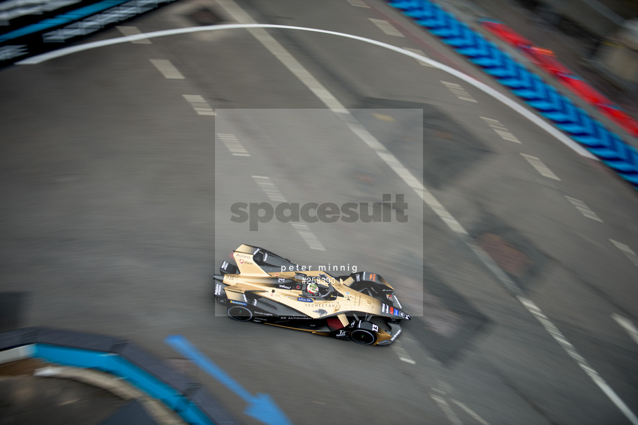 Spacesuit Collections Photo ID 258390, Peter Minnig, London ePrix, UK, 25/07/2021 08:05:58