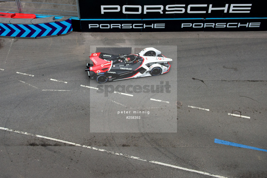 Spacesuit Collections Photo ID 258393, Peter Minnig, London ePrix, UK, 25/07/2021 08:07:04