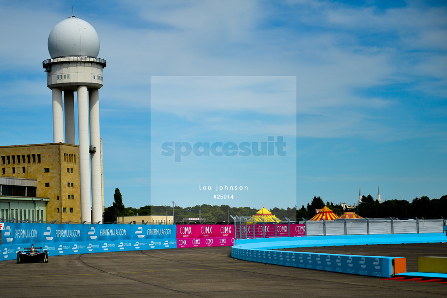 Spacesuit Collections Photo ID 25914, Lou Johnson, Berlin ePrix, Germany, 09/06/2017 15:23:18