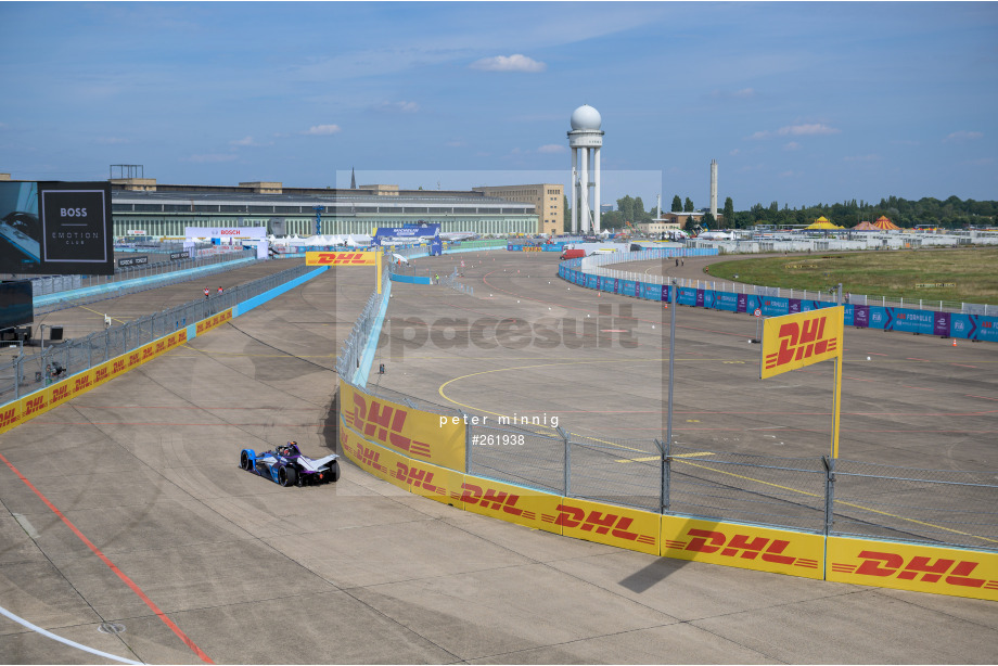 Spacesuit Collections Photo ID 261938, Peter Minnig, Berlin ePrix, Germany, 13/08/2021 14:03:18