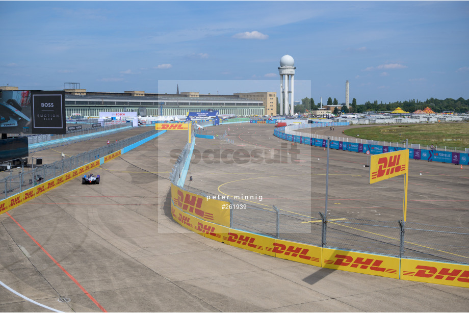 Spacesuit Collections Photo ID 261939, Peter Minnig, Berlin ePrix, Germany, 13/08/2021 14:03:19