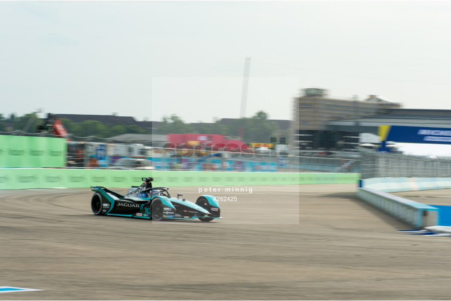 Spacesuit Collections Photo ID 262425, Peter Minnig, Berlin ePrix, Germany, 13/08/2021 17:31:42