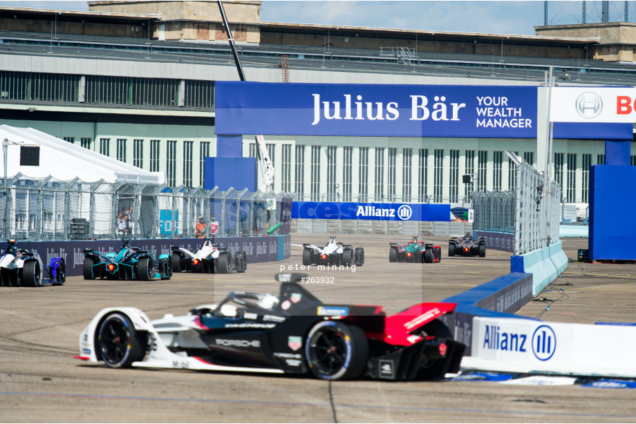 Spacesuit Collections Photo ID 263932, Peter Minnig, Berlin ePrix, Germany, 14/08/2021 14:20:56