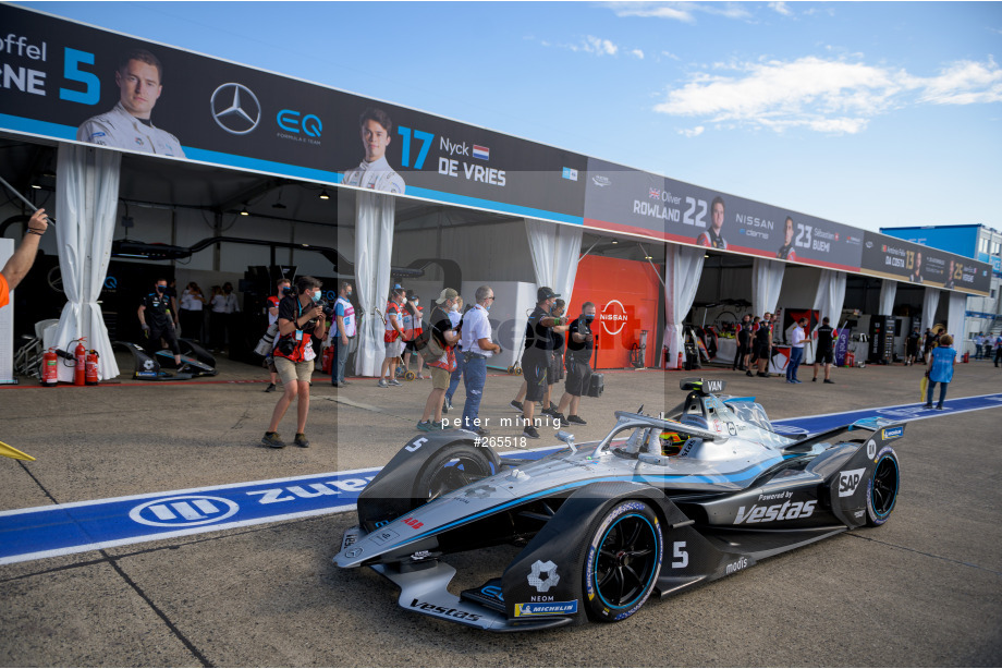 Spacesuit Collections Photo ID 265518, Peter Minnig, Berlin ePrix, Germany, 15/08/2021 16:48:14