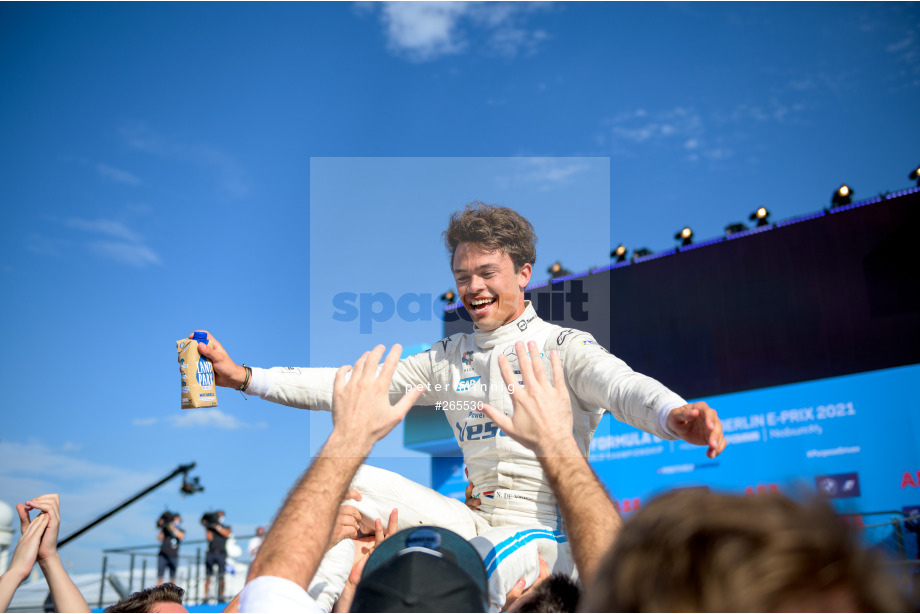 Spacesuit Collections Photo ID 265530, Peter Minnig, Berlin ePrix, Germany, 15/08/2021 16:57:33