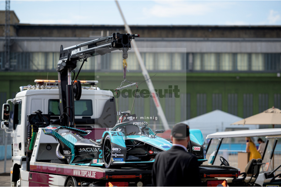 Spacesuit Collections Photo ID 265801, Peter Minnig, Berlin ePrix, Germany, 15/08/2021 15:48:44