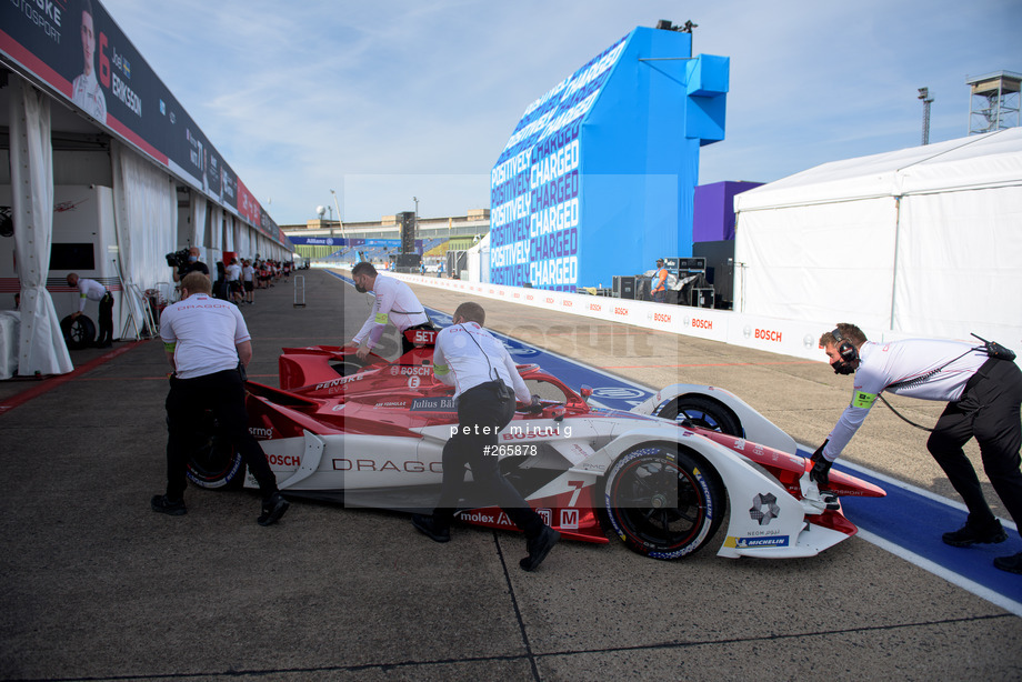 Spacesuit Collections Photo ID 265878, Peter Minnig, Berlin ePrix, Germany, 15/08/2021 09:49:52