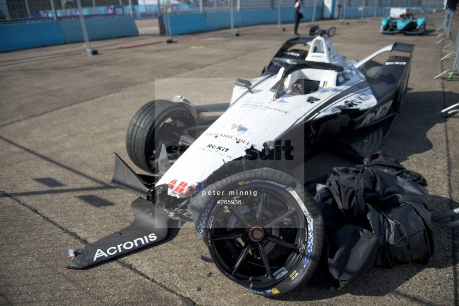 Spacesuit Collections Photo ID 265936, Peter Minnig, Berlin ePrix, Germany, 15/08/2021 16:30:11