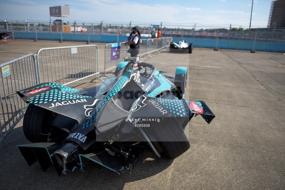 Spacesuit Collections Photo ID 265939, Peter Minnig, Berlin ePrix, Germany, 15/08/2021 16:30:37