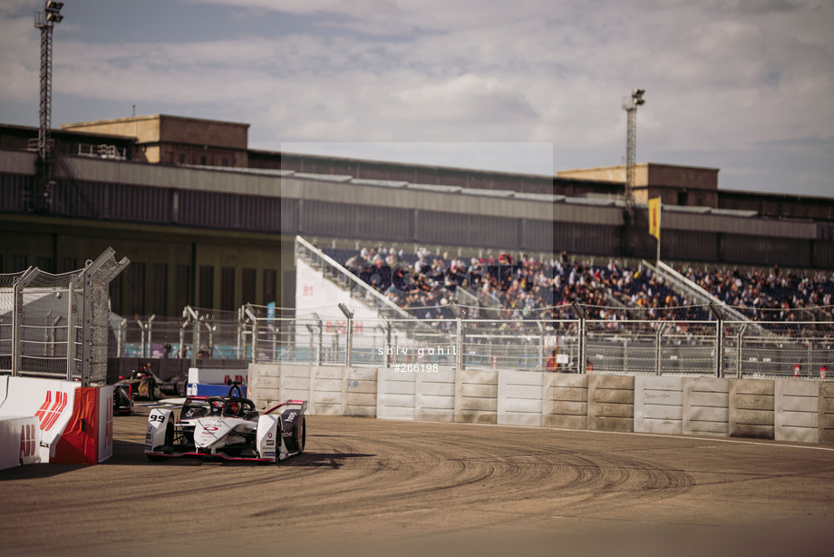 Spacesuit Collections Photo ID 266198, Shiv Gohil, Berlin ePrix, Germany, 15/08/2021 16:18:26