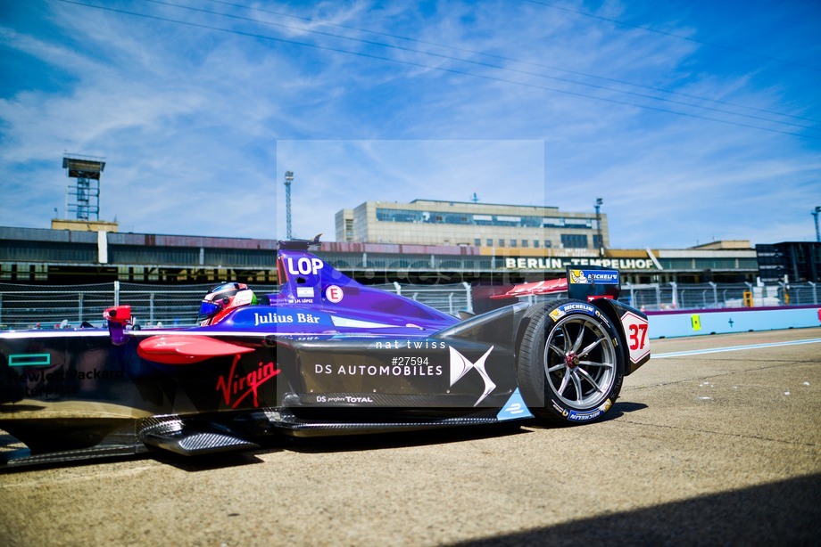 Spacesuit Collections Photo ID 27594, Nat Twiss, Berlin ePrix, Germany, 11/06/2017 12:48:58