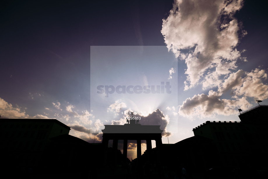 Spacesuit Collections Photo ID 295653, Shiv Gohil, Berlin ePrix, Germany, 11/05/2022 18:26:11