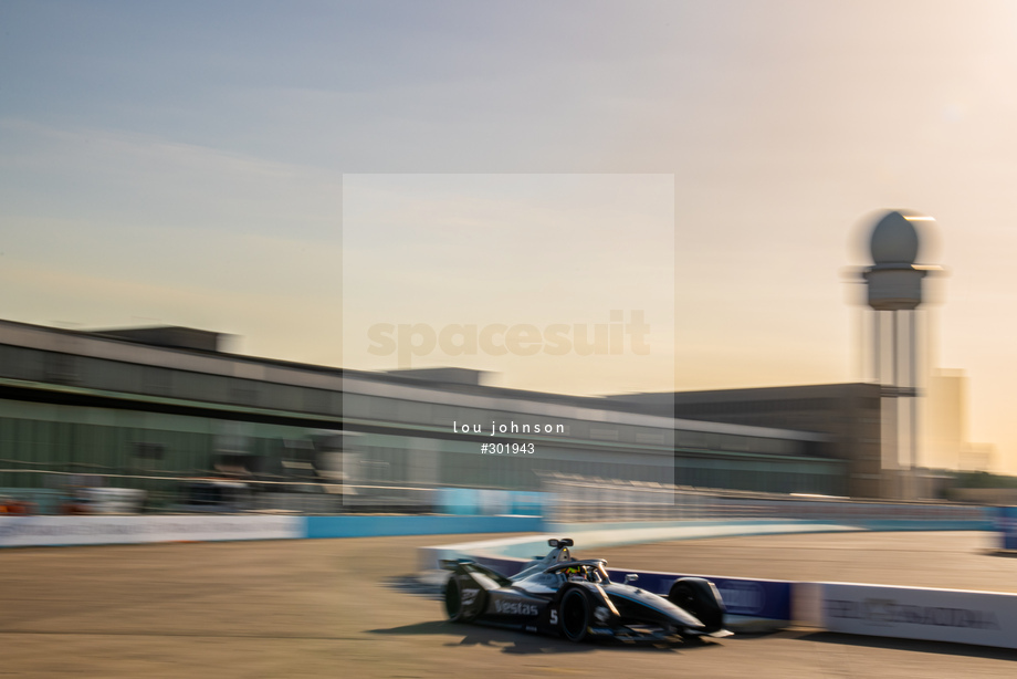 Spacesuit Collections Photo ID 301943, Lou Johnson, Berlin ePrix, Germany, 14/05/2022 07:45:23