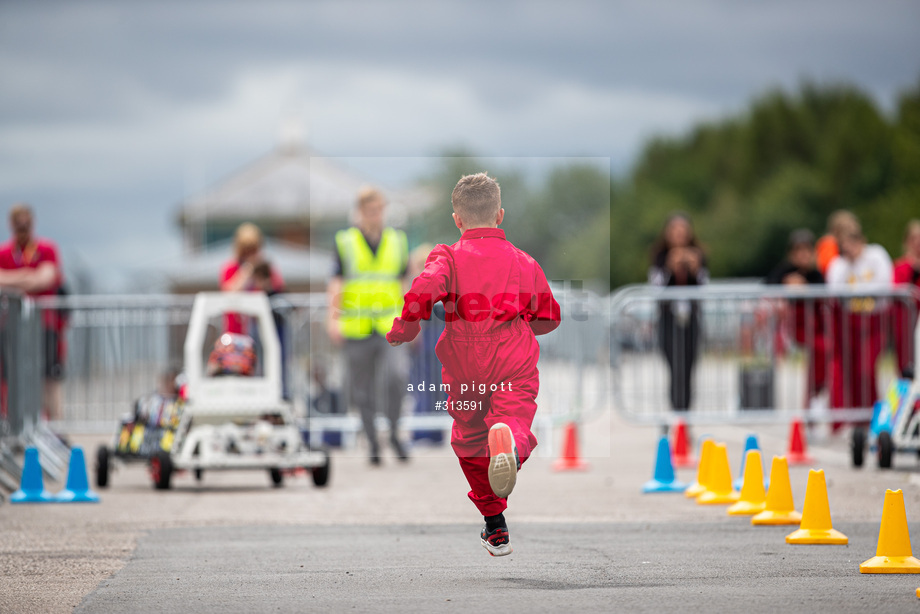 Spacesuit Collections Photo ID 313591, Adam Pigott, Croft Gathering of Formulas, UK, 06/07/2022 12:24:04