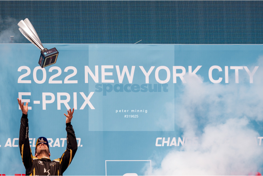 Spacesuit Collections Photo ID 319625, Peter Minnig, New York City ePrix, United States, 17/07/2022 14:15:10