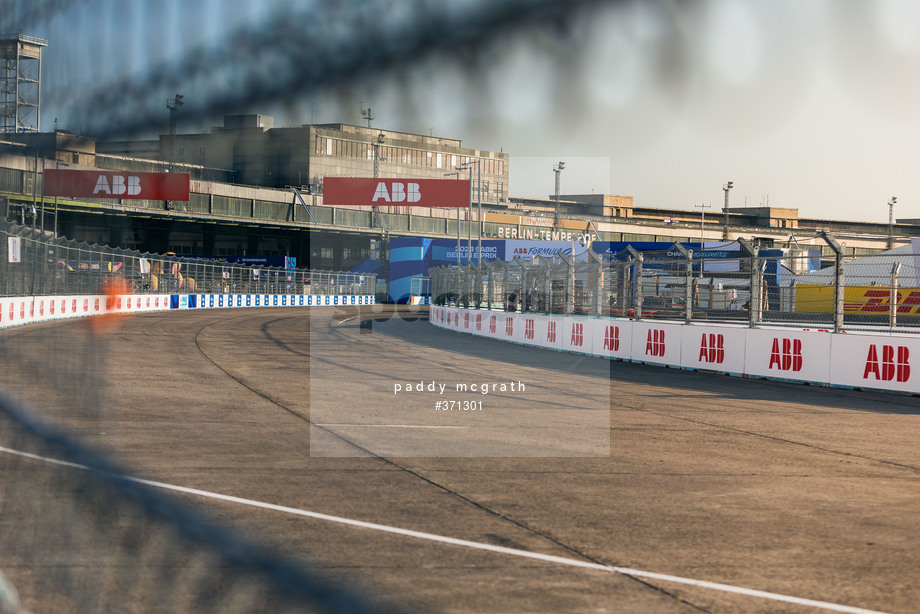 Spacesuit Collections Photo ID 371301, Paddy McGrath, Berlin ePrix, Germany, 22/04/2023 05:45:16