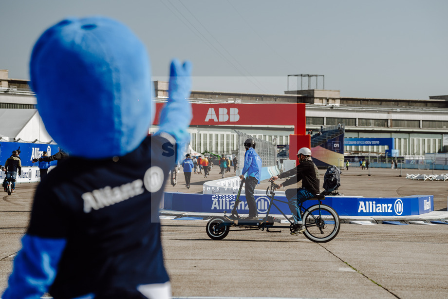 Spacesuit Collections Photo ID 373833, Tess Viera, Berlin ePrix, Germany, 22/04/2023 09:52:52