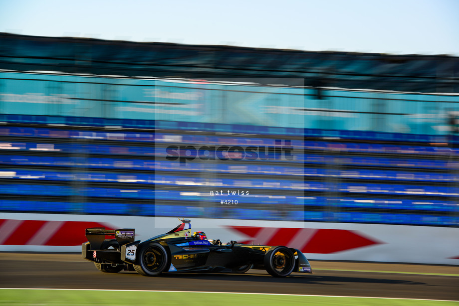 Spacesuit Collections Photo ID 4210, Nat Twiss, Marrakesh ePrix, Morocco, 12/11/2016 08:09:30