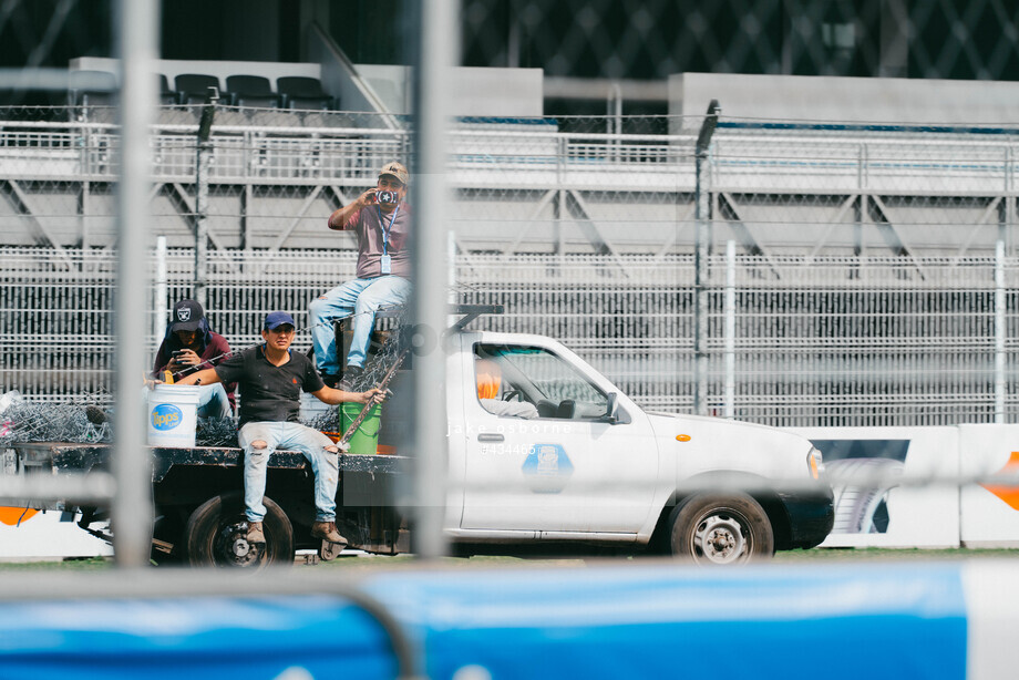 Spacesuit Collections Photo ID 434465, Jake Osborne, Mexico City ePrix, Mexico, 11/01/2024 13:05:14